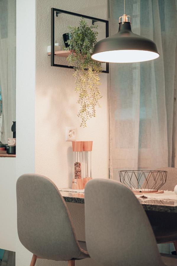 Central Apartment - Culture & Nightlife In One فيسب المظهر الخارجي الصورة